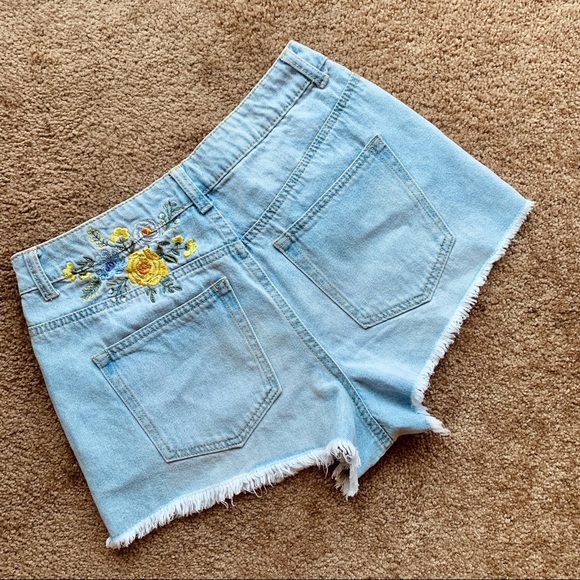 Forever 21 Pants - Forever 21 Hippie High Waisted Yellow Flower Shorts 🌻🎶